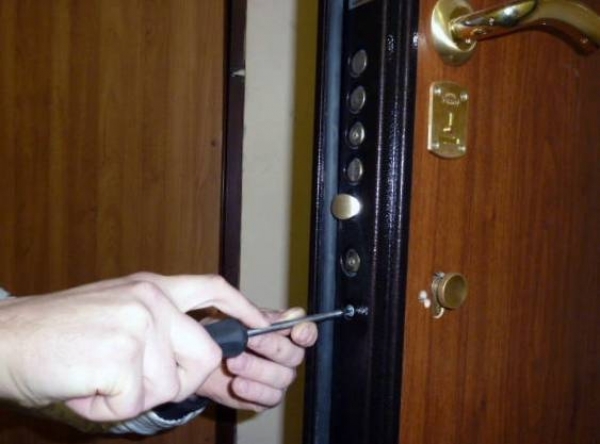 Photo of Устанавливаем замок на металлическую дверь
