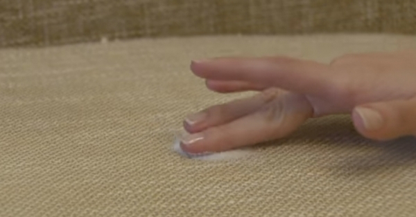 Photo of Как почистить диван в домашних условиях народными средствами