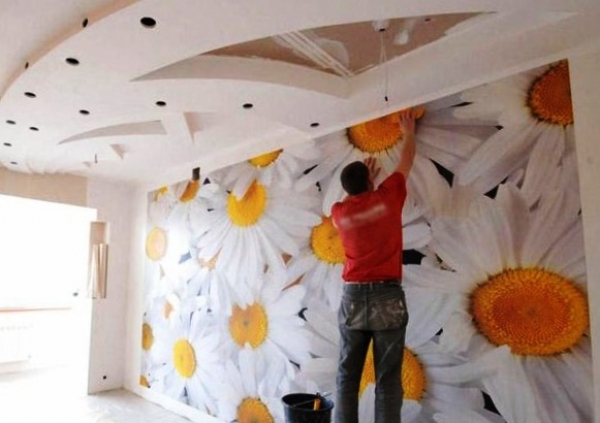 Photo of Как правильно клеить обои: советы по самостоятельной оклейке стен обоями